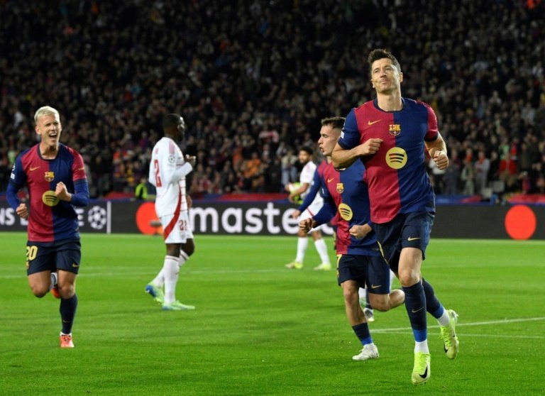 Lewandowski hits Champions League century as Barca beat Brest