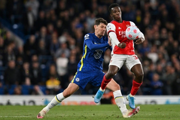 Nketiah double sinks Chelsea and boosts Arsenal's top-four bid