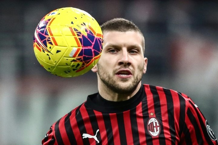 Rebic and Calhanoglu give Milan win over Roma