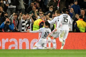 Frankfurt stun Barcelona to make Europa League semis