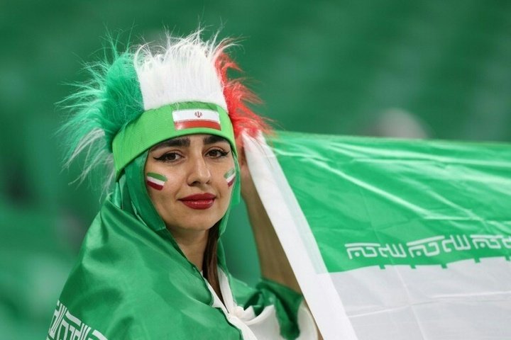 Iran and USA fans mix at World Cup game