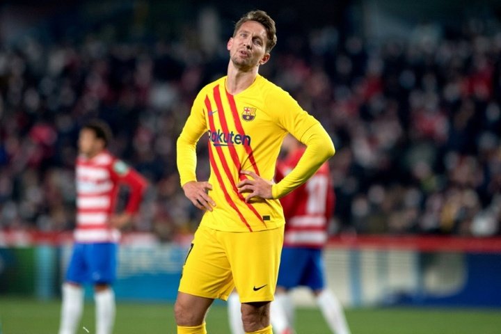 Ten man Barcelona held by Granada again