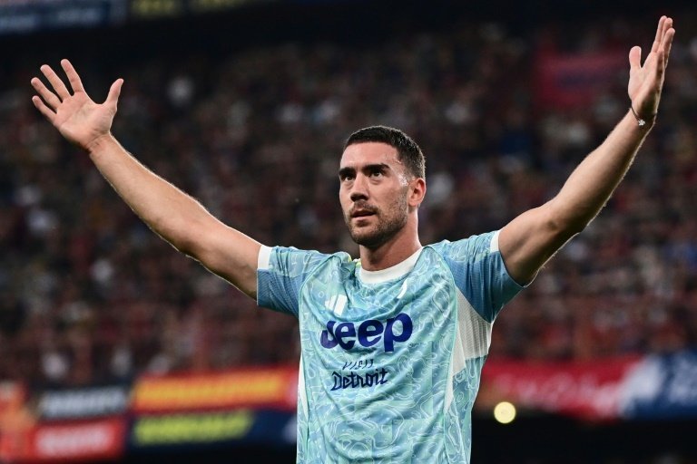 Defiant Vlahovic fires Juventus to victory at Genoa