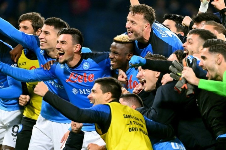 Napoli resume title charge at Salernitana