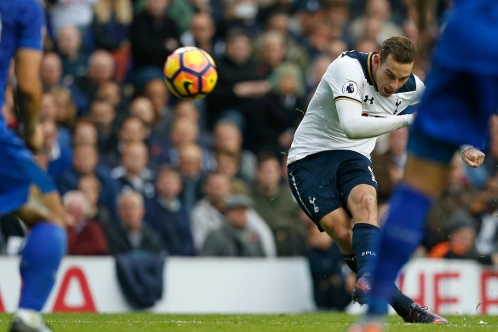 Tottenham Hotspurs Dutch striker Vincent Janssen misses with this freekick. AFP