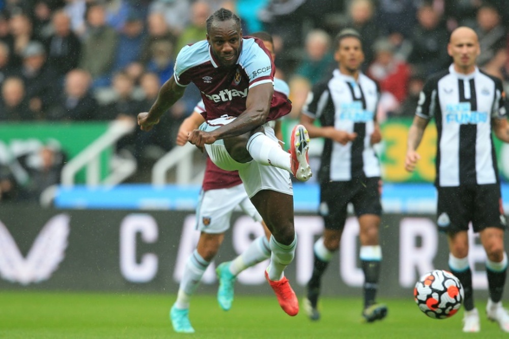 Michail Antonio (C) scored as West Ham won 2-4 at Newcastle. AFP