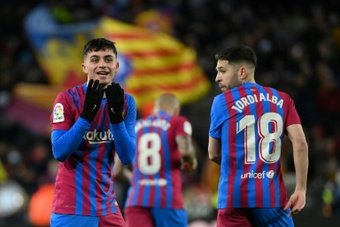 Superb Pedri aim sees off Sevilla and sends Barca 2d