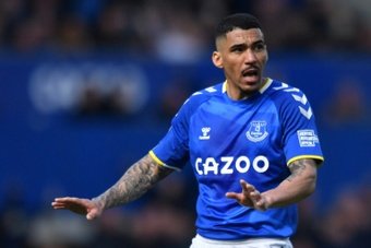 Brazil midfielder Allan left Everton to join Abu Dhabi-based side Al Wahda for an undisclosed fee on Tuesday.