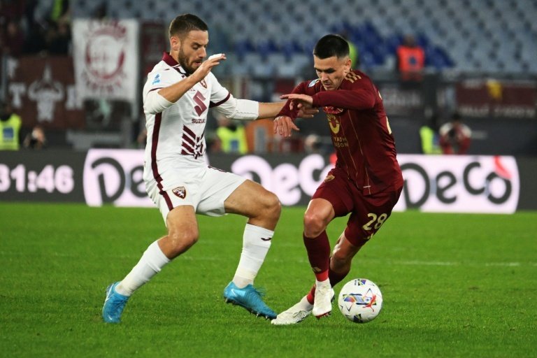 Sunderland have signed Enzo Le Fee from Roma for a reported club record fee after the French midfielder helped the Black Cats gain promotion back to the Premier League.