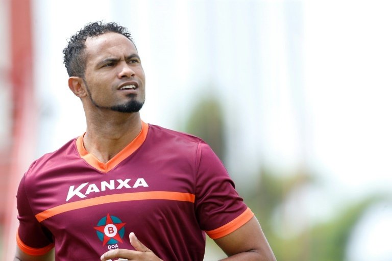 Brazil court orders 'murder' goalkeeper back to prison