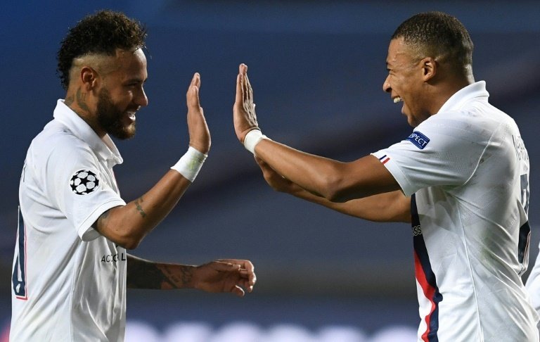 Neymar (L) always believed PSG could fight back v Atalanta. AFP