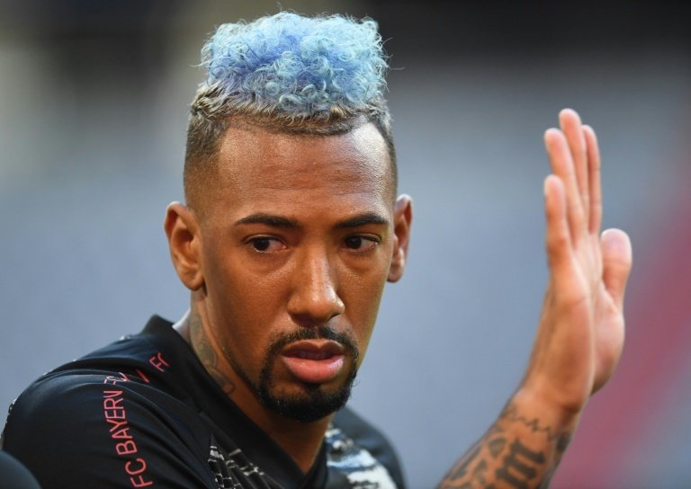 Il difensore tedesco, 37 anni, si ritira dal calcio dopo una carriera di successo con Bayern Monaco e Manchester City, tra gli altri.