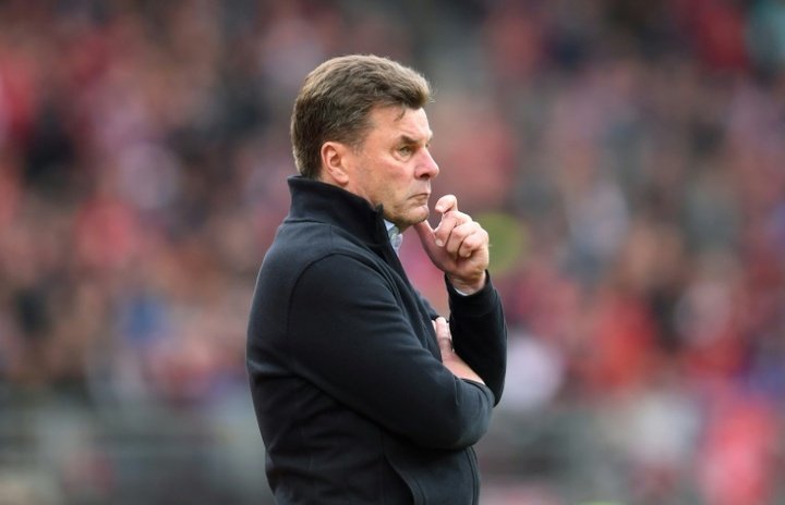 Hecking quits Hamburg after missing out on promotion