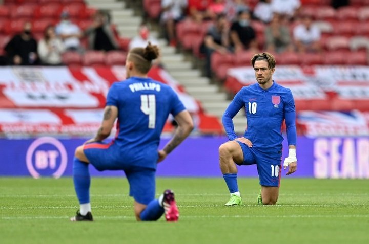 Fans told to 'respect' England players over kneeling row