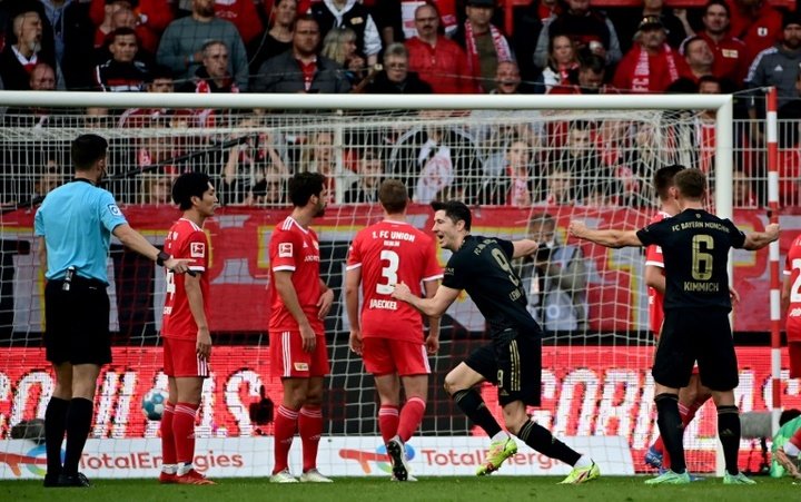 Bayern rebound from cup humiliation by hitting five in Berlin