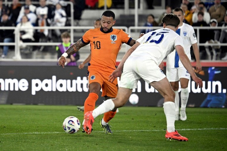 Dutch and Austrians open World Cup campaigns with wins