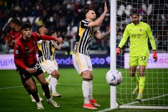 AC Milan took another step towards Champions League qualification after Saturday's goalless draw at Serie A rivals Juventus.