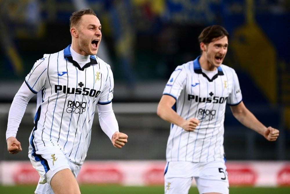 Teun Koopmeiners (L) scored the winner as Atalanta won at Verona. AFP