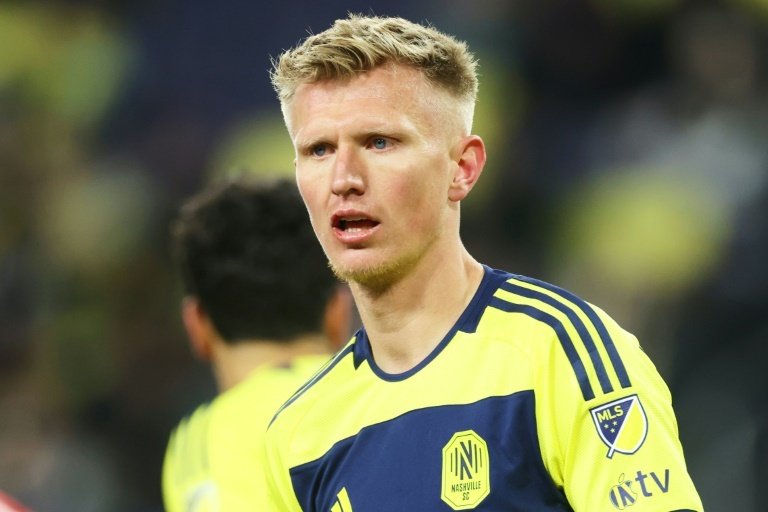 Surridge scores four as Nashville smash seven past Chicago Fire
