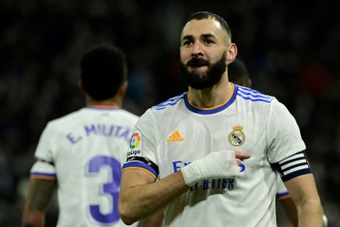 Real Madrid circulate thirteen clean of city competitors Atletico after derby walk