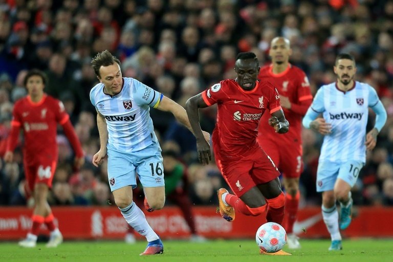 ï»¿Liverpool trip their luck to cut hole on Man City