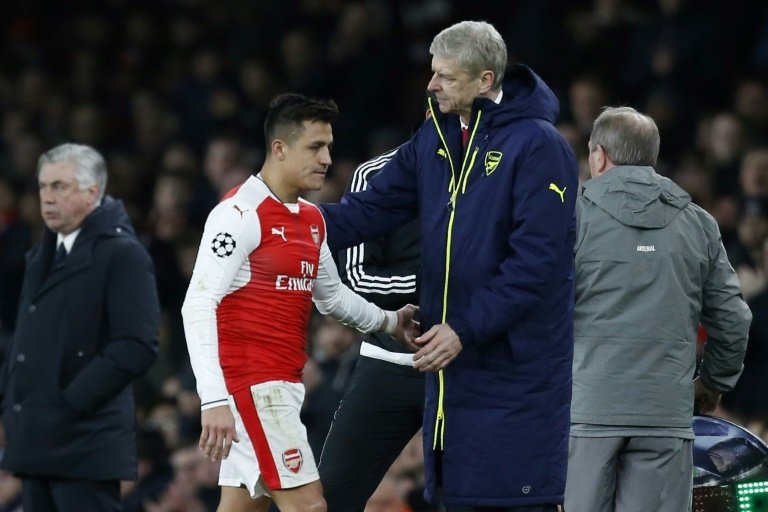 Pressure mounts as Wenger mulls Arsenal future