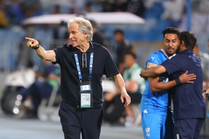 Treinador do Al Hilal não quer comemorações, apesar do recorde mundial