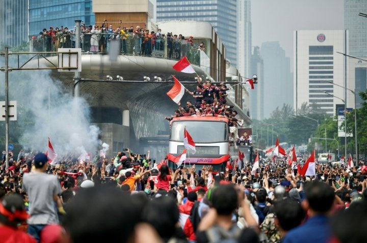 Thousands line streets to salute triumphant Indonesia national team