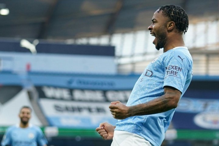 Sterling strikes as Man City ease past Fulham