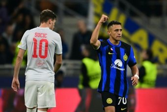 Inter Milan took provisional lead of Champions League Group D on Tuesday after winning a tough contest with Salzburg 2-1 at a packed San Siro.