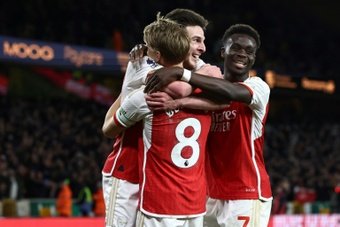 Arsenal and Liverpool bounced back from European exits and shock Premier League home defeats last weekend to move back in front of Manchester City in the title race.