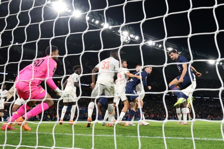 Ramos header earns PSG late win over Nice