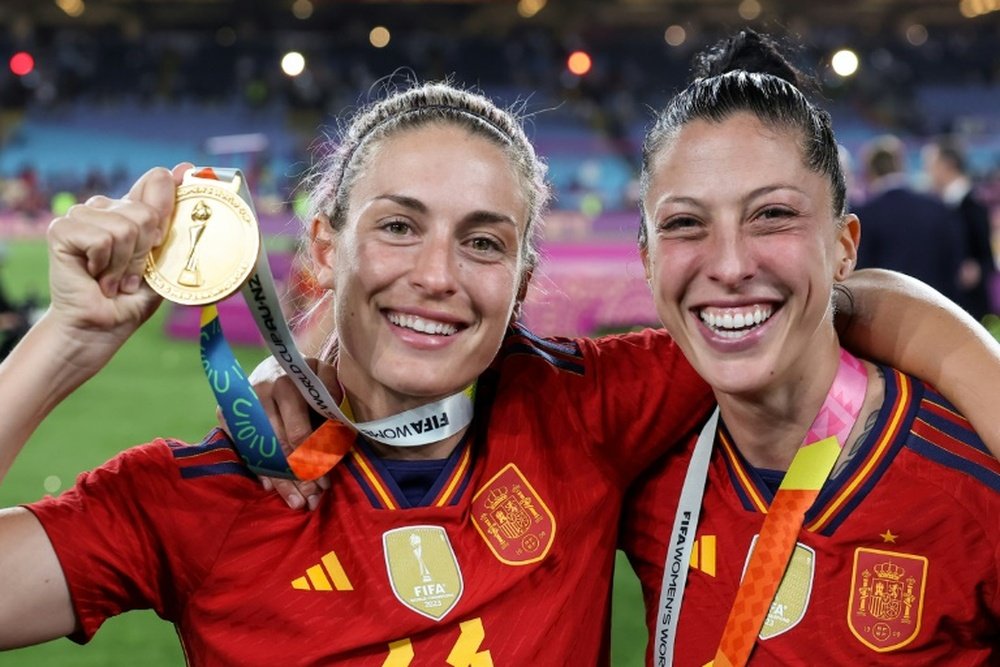 Alexia Putellas (L) backed team-mate Jenni Hermoso. AFP