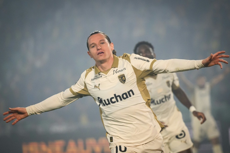 Thauvin on target again as Lens remain top in France