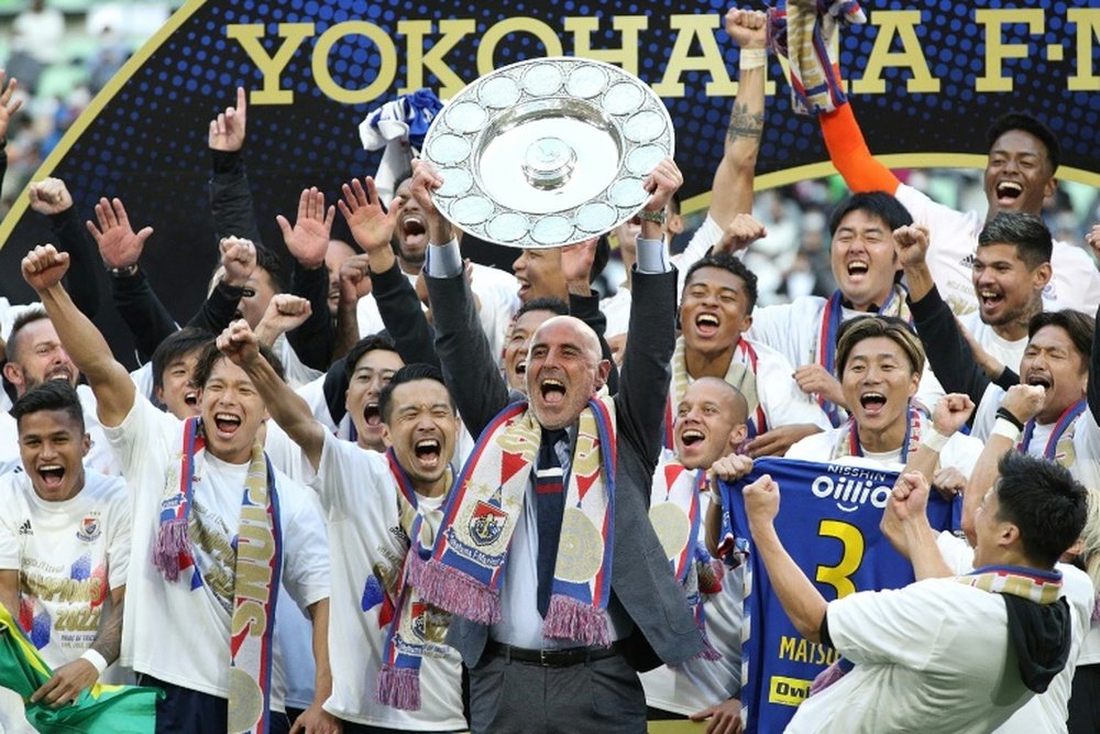 Marinos lifted the trophy after winning against Vissel Kobe. AFP