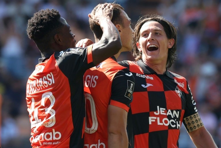 A week after winning their Ligue 1 opener with 10 men, Rennes played almost the whole game at Lorient on Sunday with nine, but this time lost 4-0.