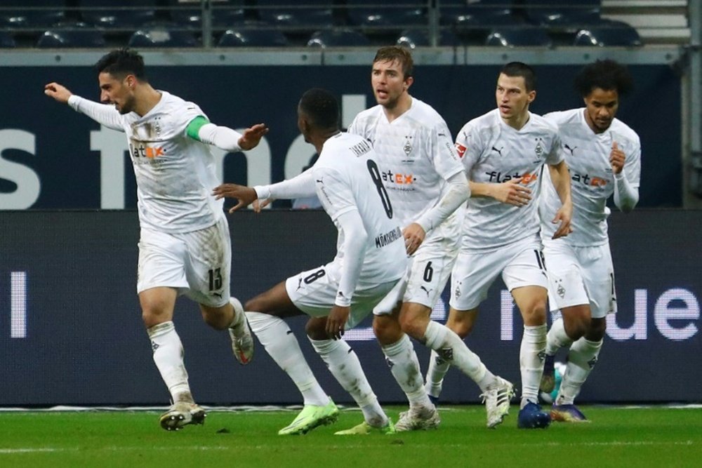 Moenchengladbach captain Lars Stindl (L) celebrates his 95th-minute equaliser. AFP