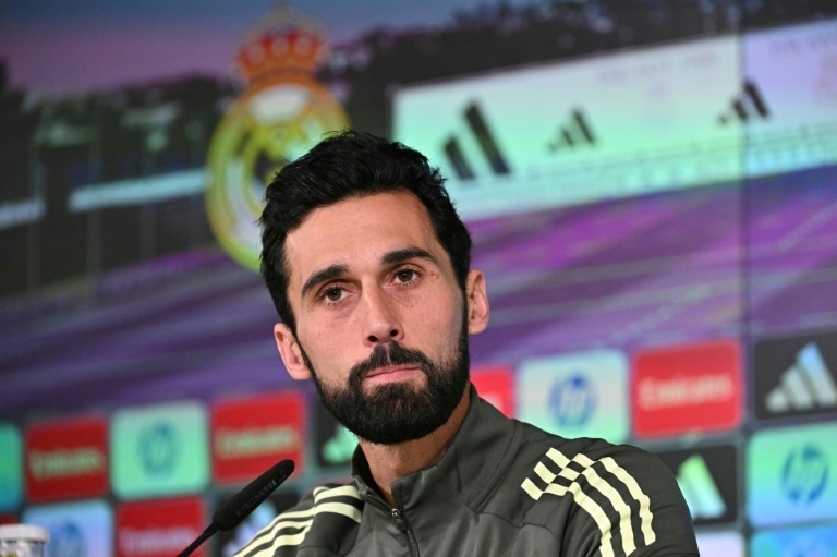 Stroking egos key for Arbeloa as Real Madrid host Monaco