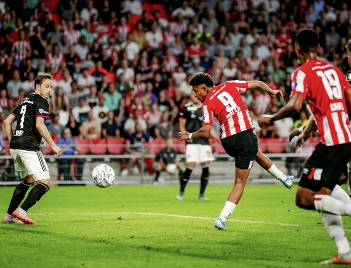 PSV scrape past Basel with two late goals