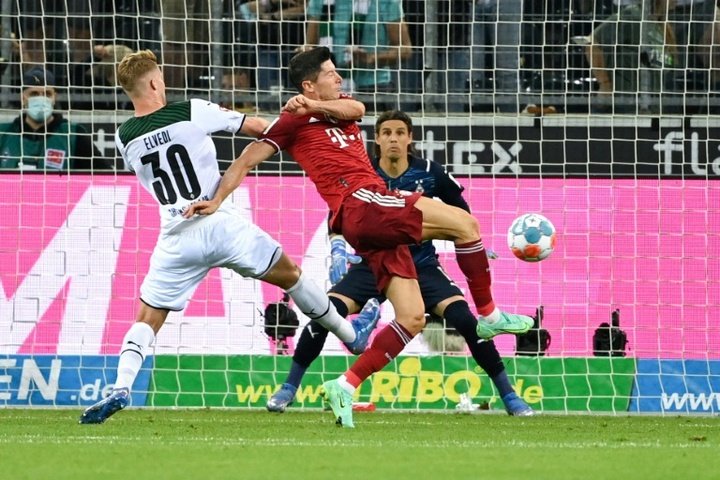 Lewandowski strikes as Gladbach hold Bayern in Bundesliga opener