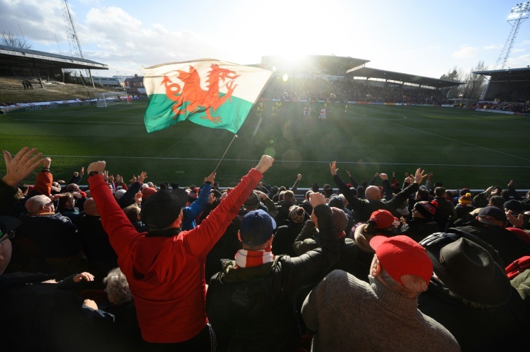 ï»¿Hollywood feelgood issue lives on for Wrexham football fans