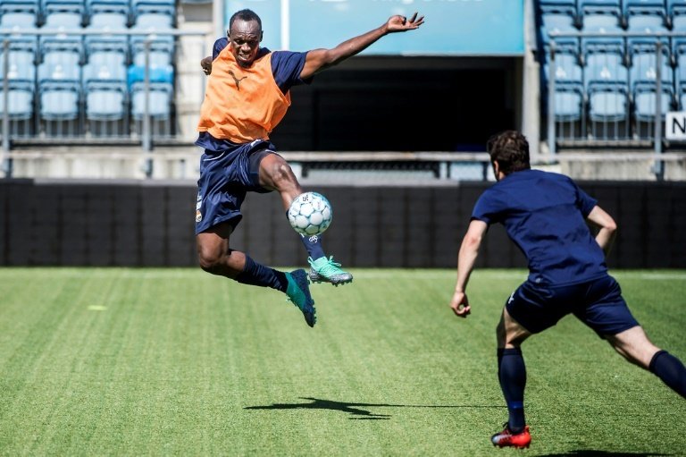 Usain Bolt trains with Norwegian club