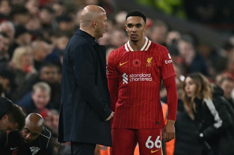 Liverpool boss Slot says contract saga not affecting Alexander-Arnold's form