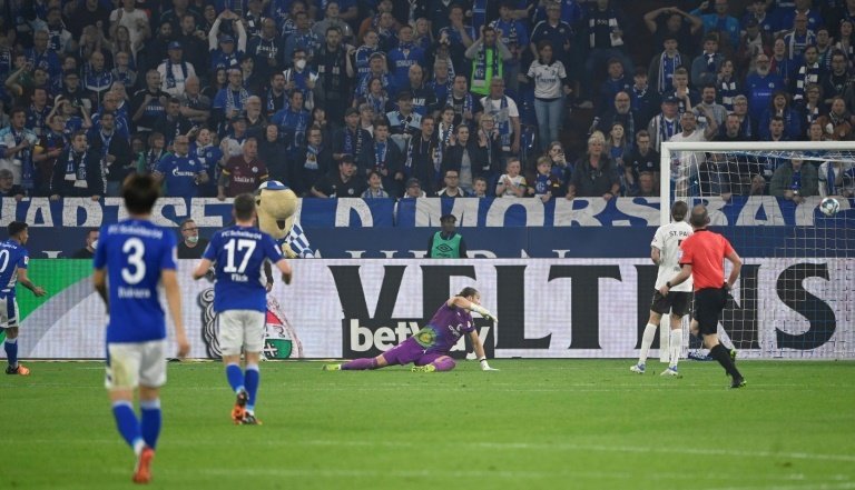 Schalke promoted back into Bundesliga after dramatic comeback