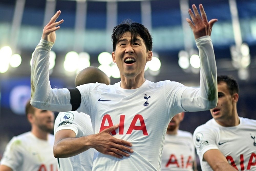 Son carries the load for Spurs amid Kane drought