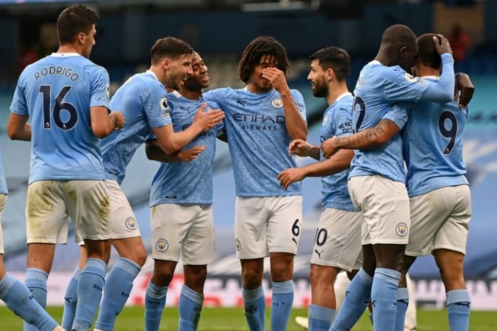 Man City eye title glory as United take on Villa