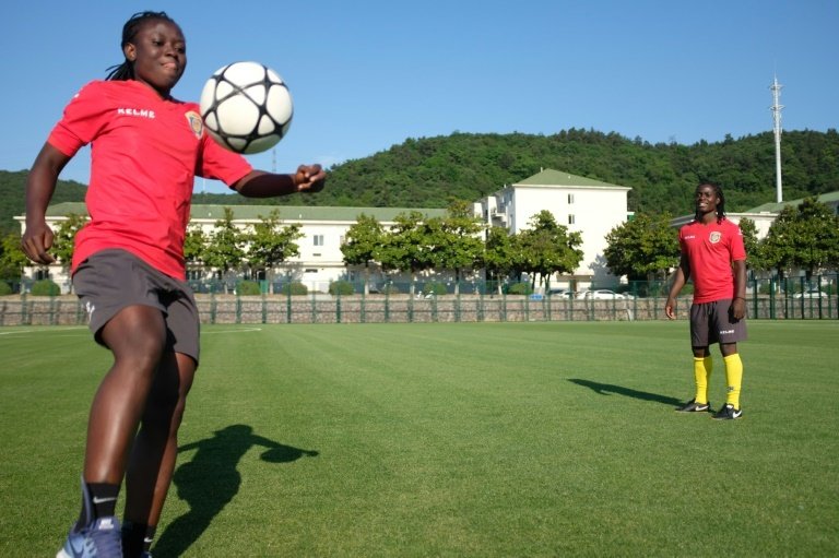 African 'twin sisters' tackle Chinese football together