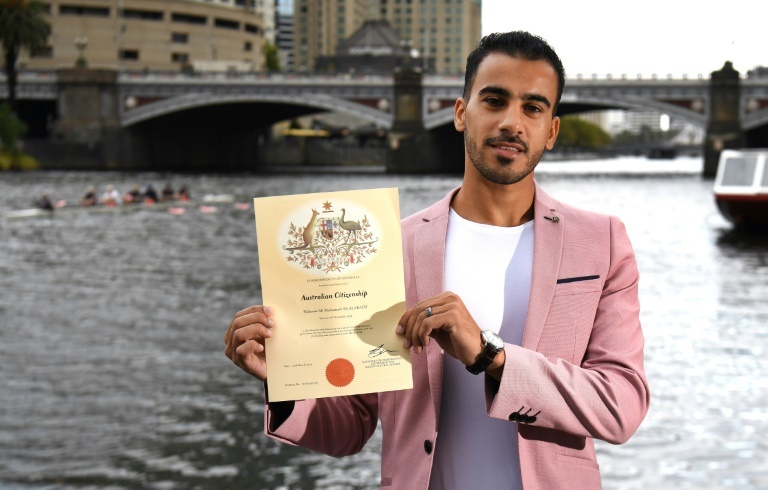 Dekan hundrede Gæsterne Refugee footballer votes after getting Australian citizenship