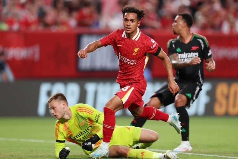 Salah scores as Liverpool beat Arsenal 2-1 while Chelsea, Man Utd win