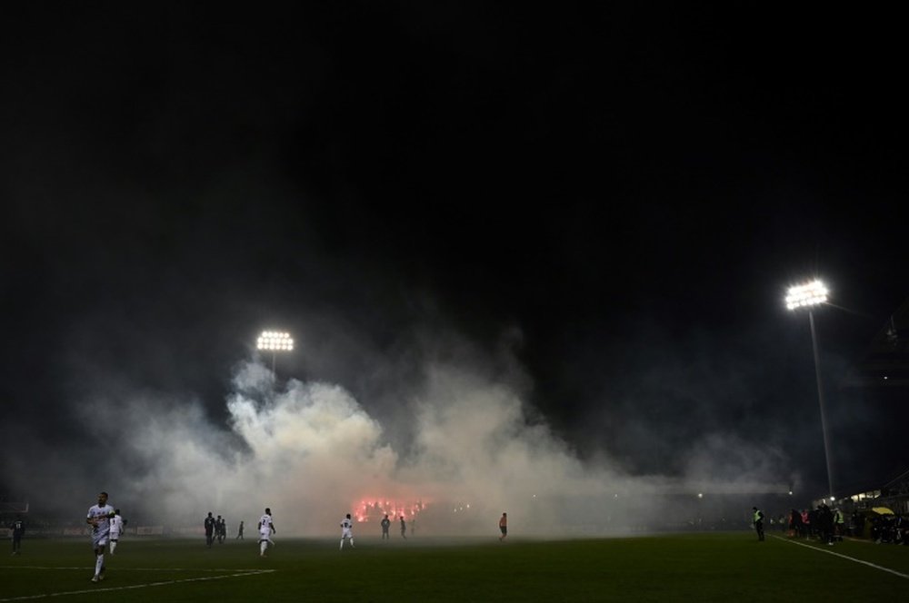 St Etienne won 1-4 at Jura Sud, but the game was stopped due to fireworks. AFP